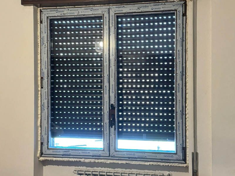 Serramenti in alluminio a taglio termico installati in abitazione da MC Serramenti